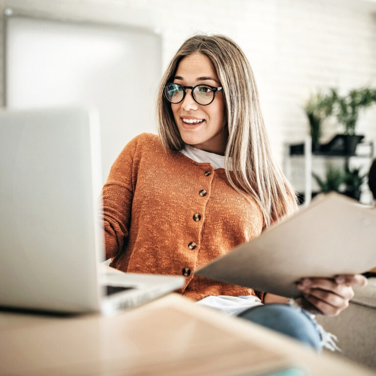 Praca zdalna w ubezpieczeniach - dopasuj karierę do swojego stylu życia